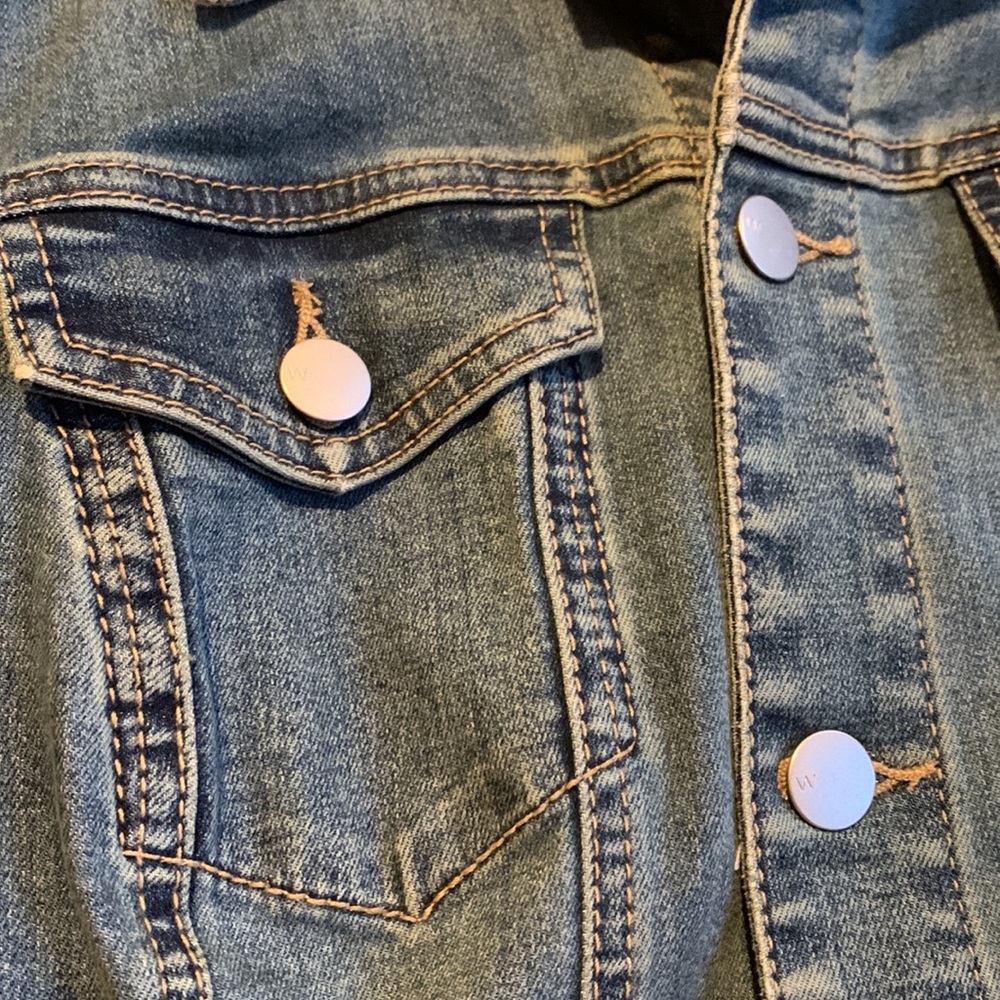 FLASH SALE -- NEW -- Perfect Denim Jacket -- Size Medium - Picture 3 of 13